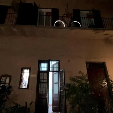 In Palazzo Storico *