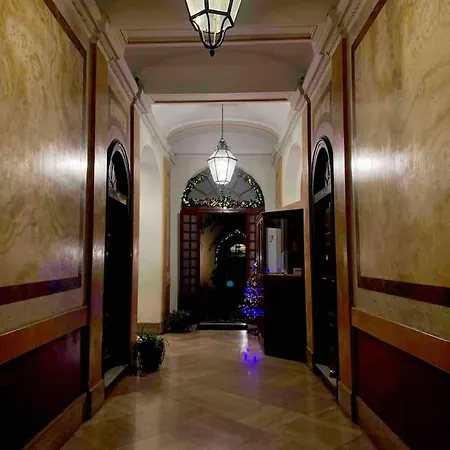 In Palazzo Storico *